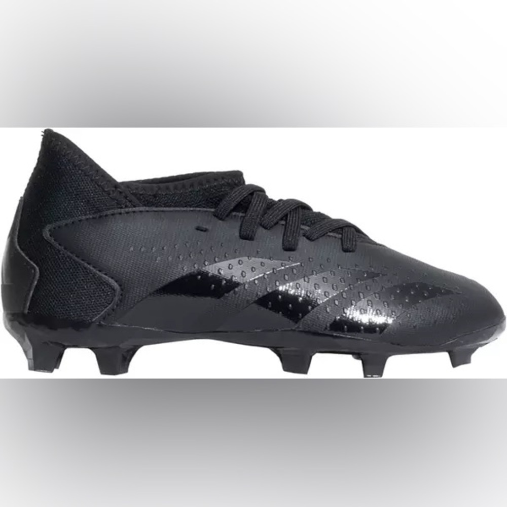 NWOT Boys Adidas Predator Soccer Cleats 5 1/2